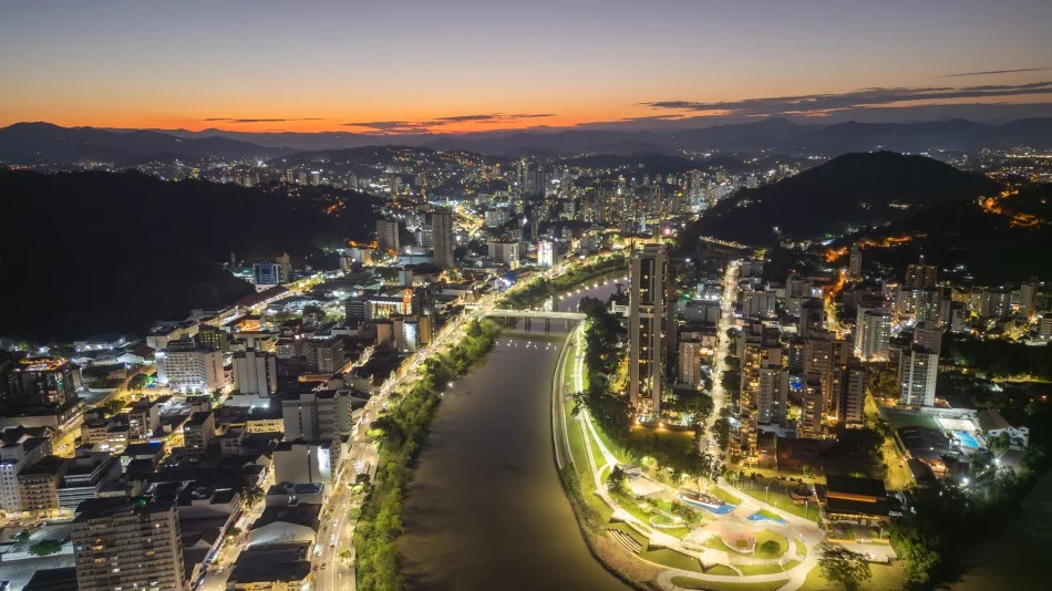 &Agrave; noite: Vila Germ&acirc;nica