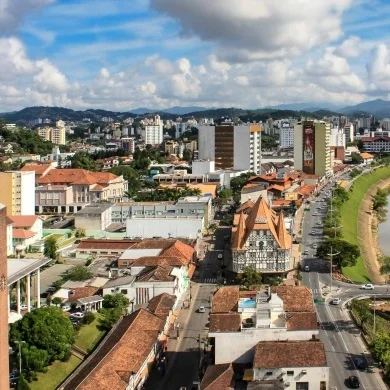 Blumenau tem fim de semana com feira, teatro, música e exposições gratuitas